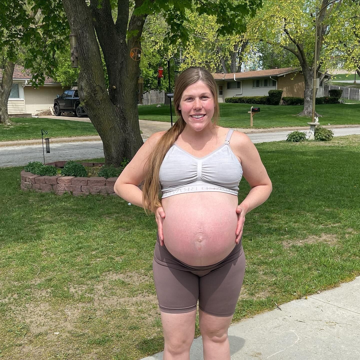 Mãe grávida amadora gostosa Candy barriga enorme