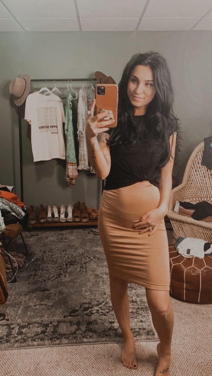 Mirror mirror on the wall, who's the sexiest preggo of them all?