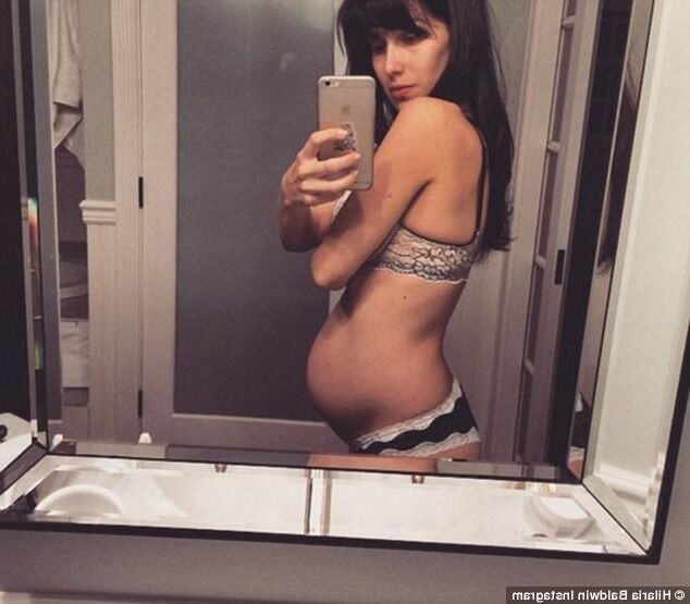 [Pregnant] Hilaria Baldwin