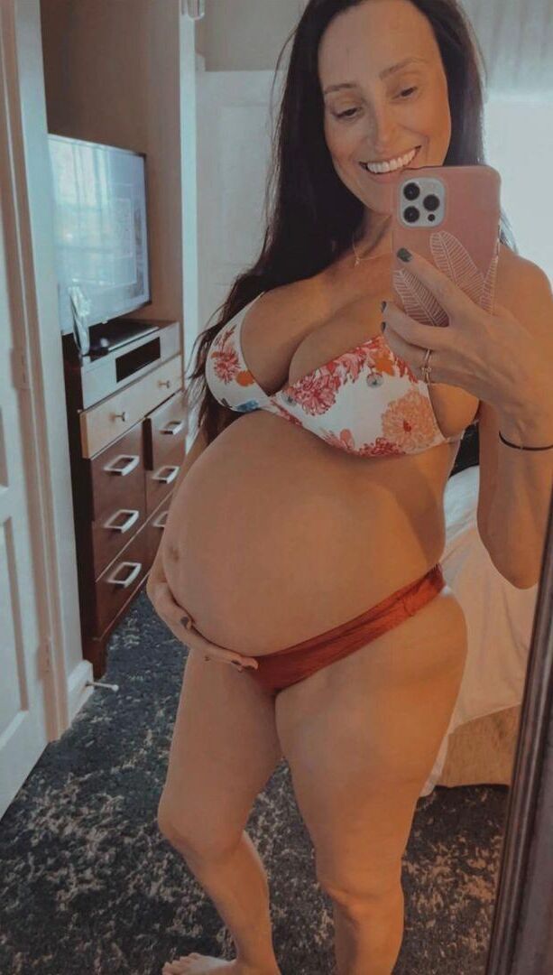 Mirror mirror on the wall, who's the sexiest preggo of them all?