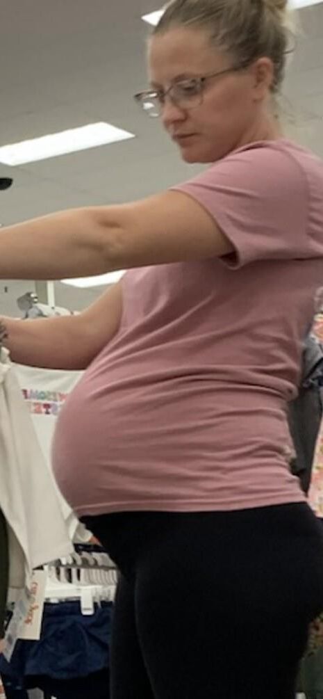 [Pregnant] women at supermarket