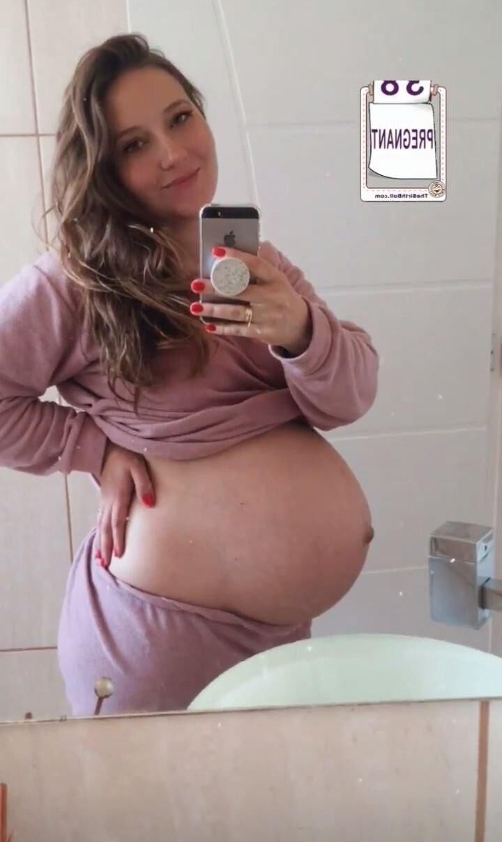 [Pregnant] wife gets photographed