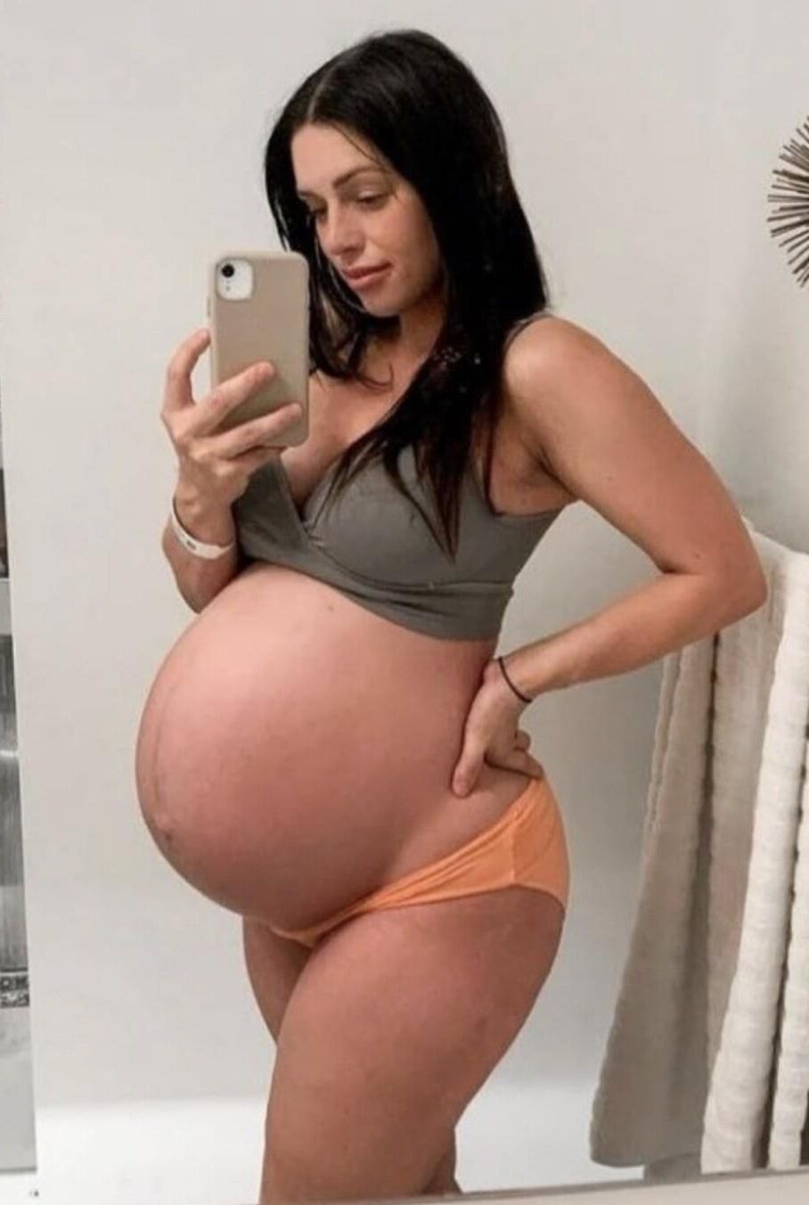 Preggo-Selfies - Stolz auf ihren traechtigen Wanst