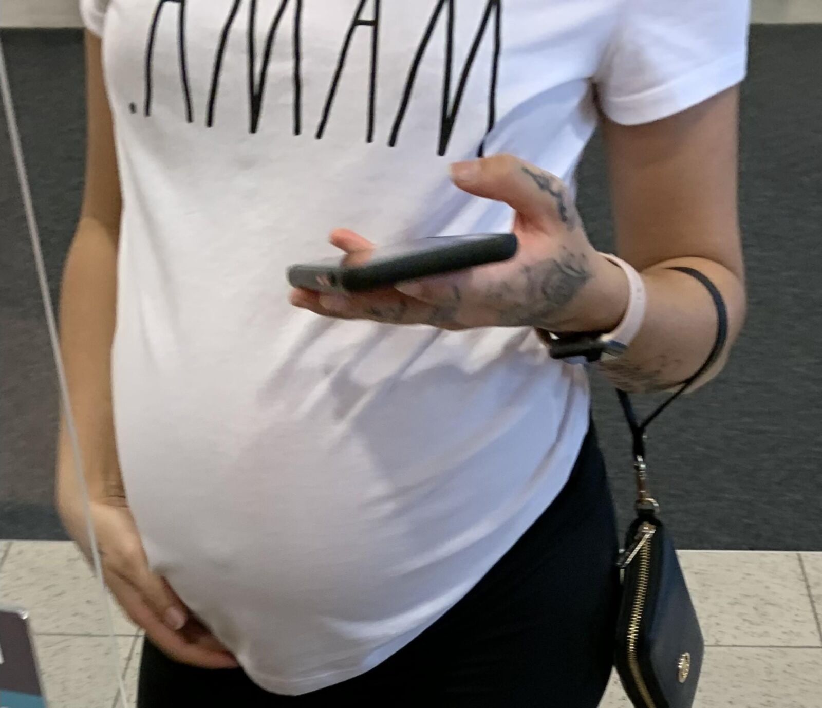 [Pregnant] women at supermarket