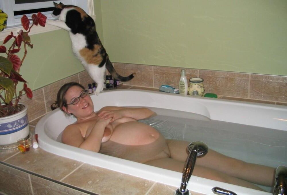 [Pregnant] mom in the bathtub