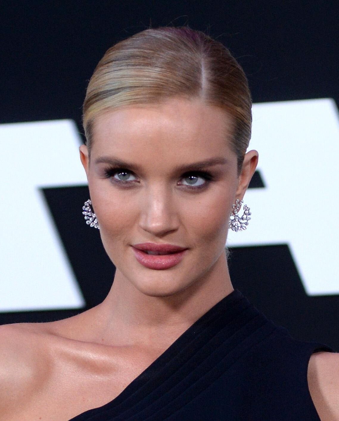 Rosie Huntington-Whiteley – Premiere von „Das Schicksal der Wütenden“.