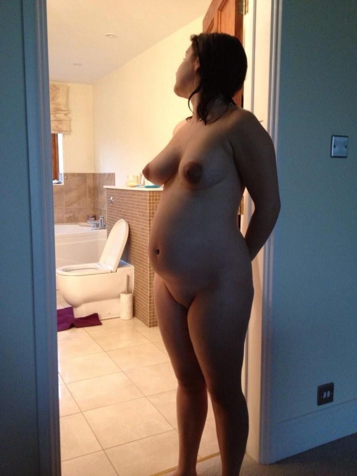 [Pregnant] young woman likes to be naked