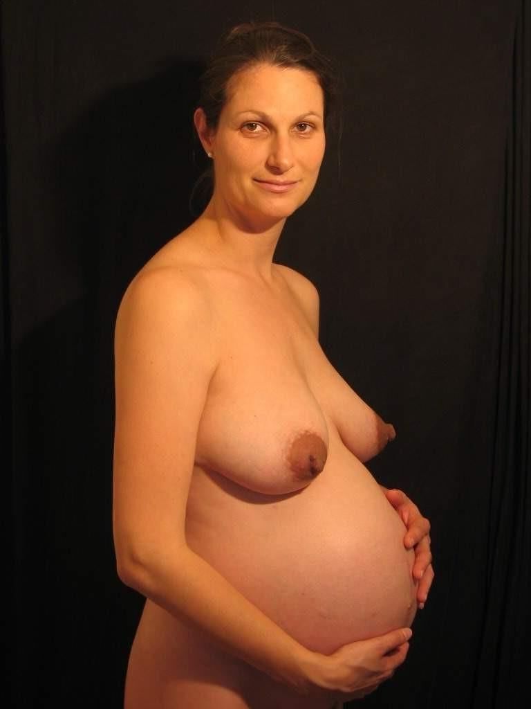 [Pregnant] naked woman