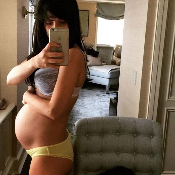 [Pregnant] Hilaria Baldwin