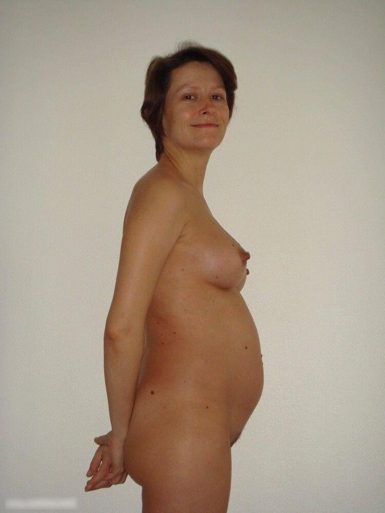 [Embarazada] MILF completamente desnuda