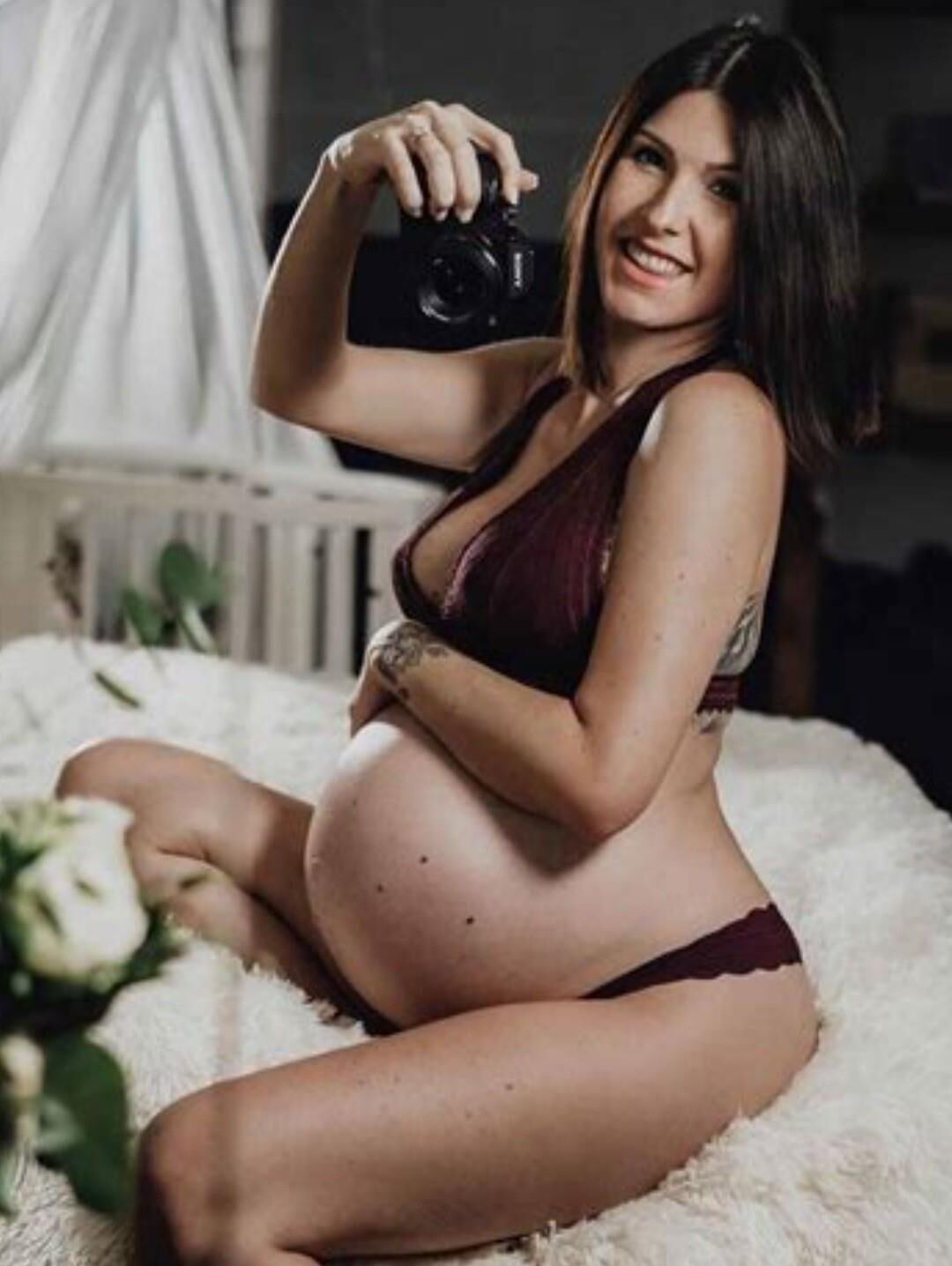 Mirror mirror on the wall, who's the sexiest preggo of them all?