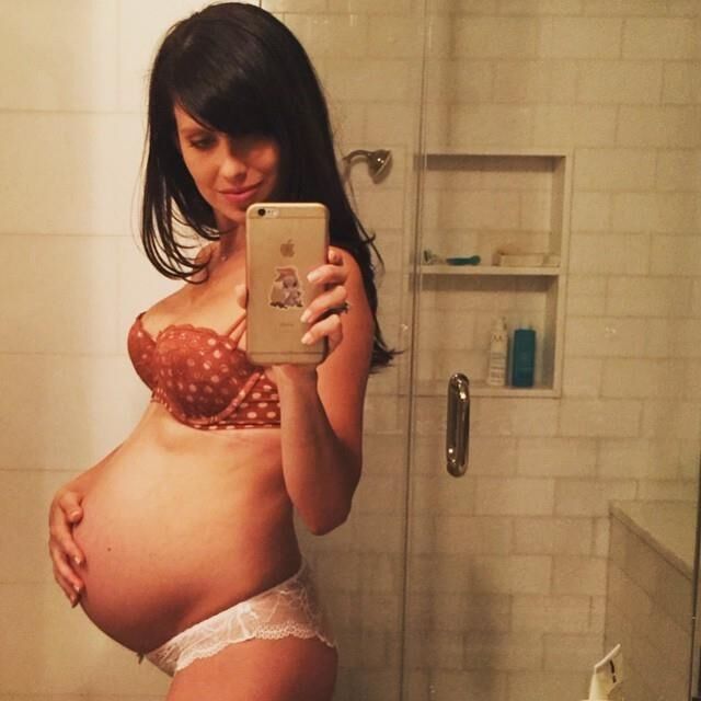 [Pregnant] Hilaria Baldwin