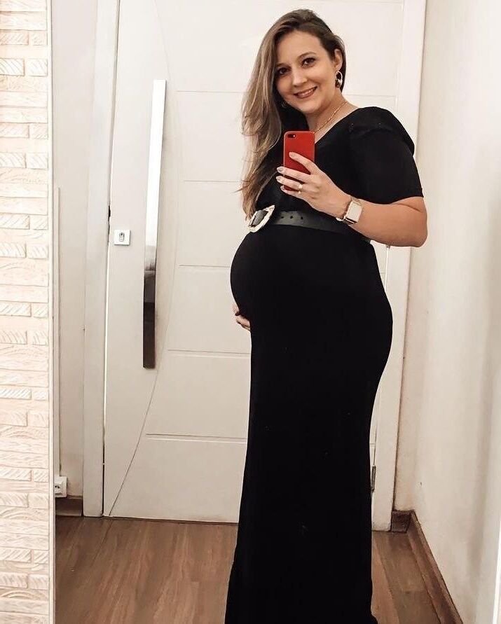 [Pregnant] wife gets photographed