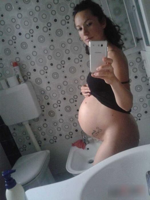 [Embarazada] selfies de una morena desnuda