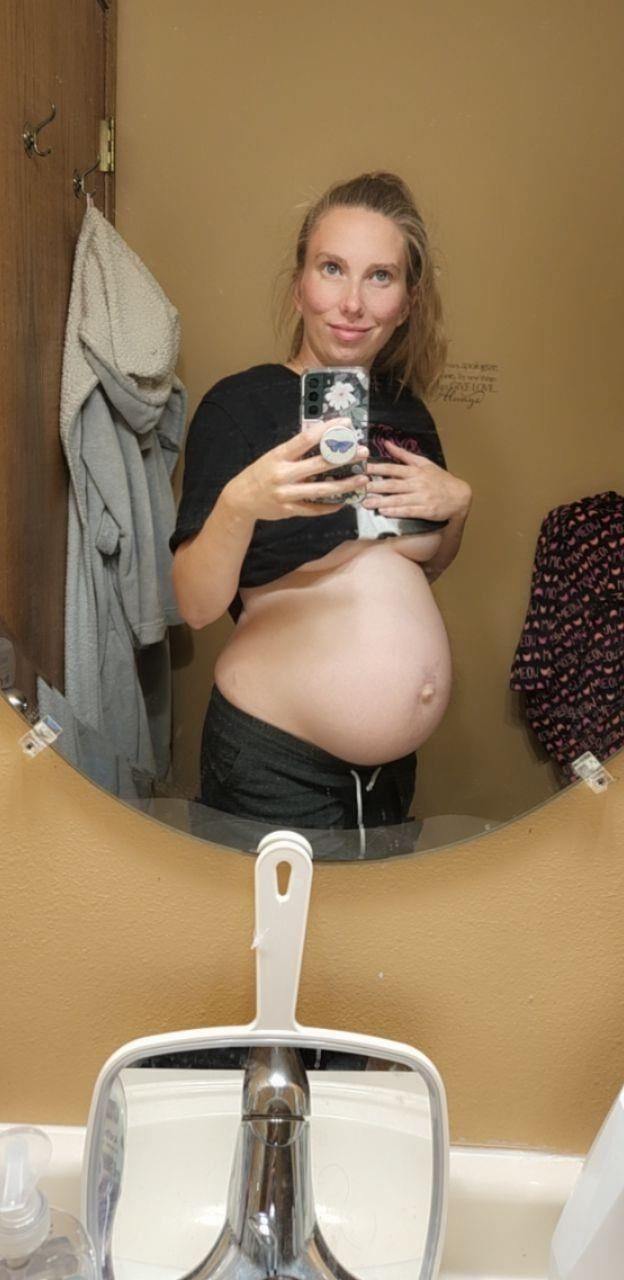 Sexy, Swollen Pregnant Bellies