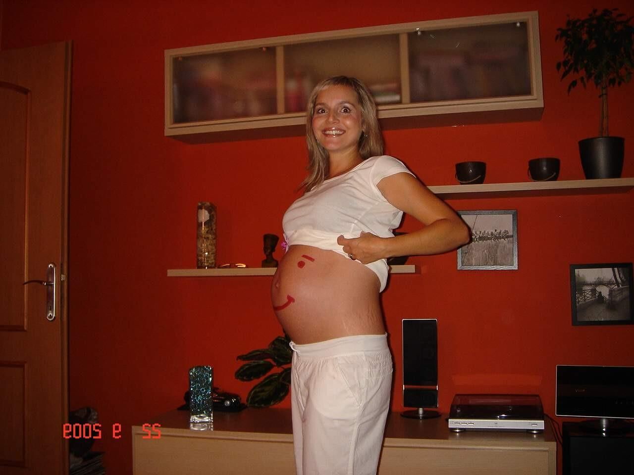 [Pregnant] Czech mom at home