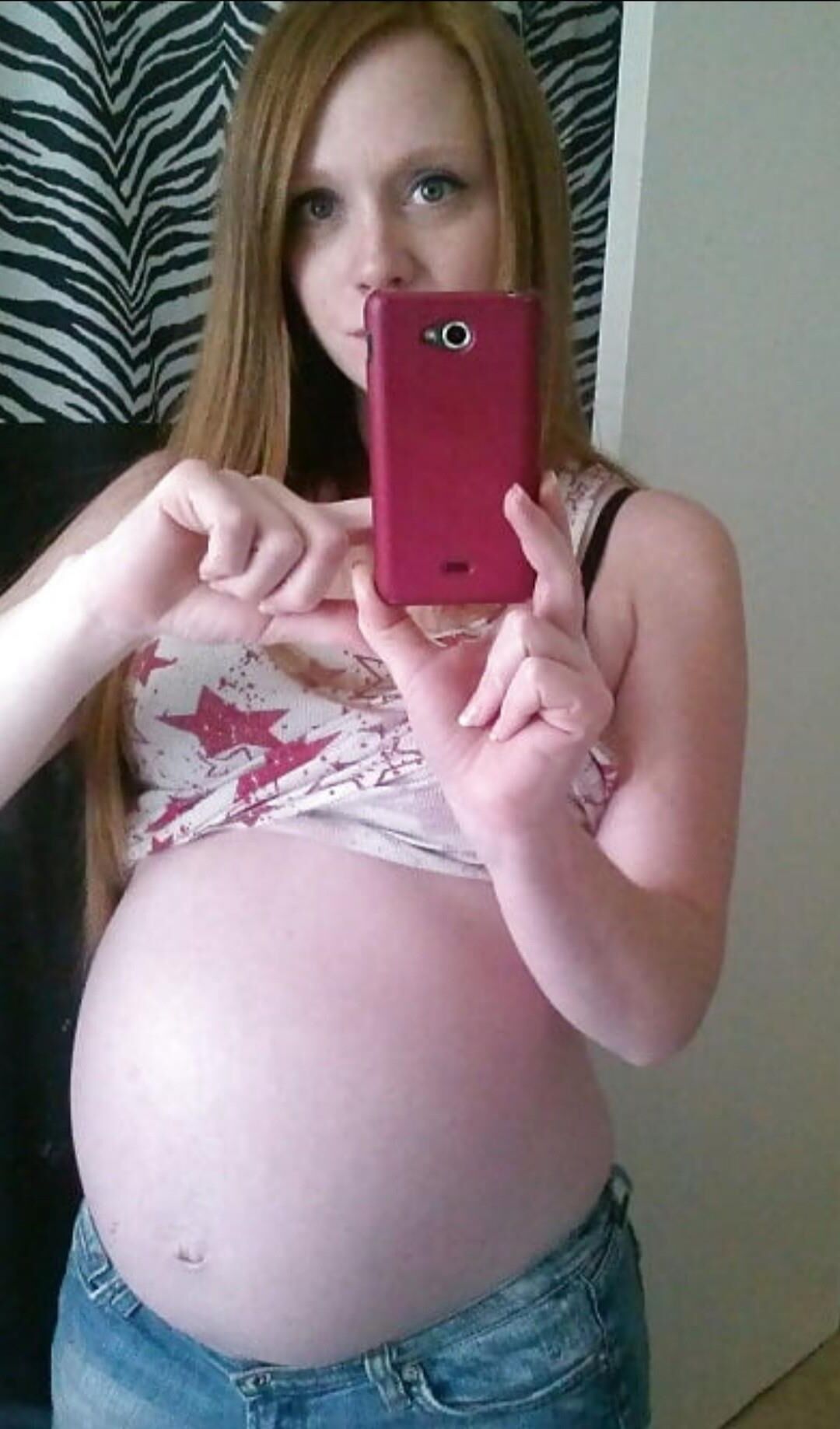 Mirror mirror on the wall, who's the sexiest preggo of them all?