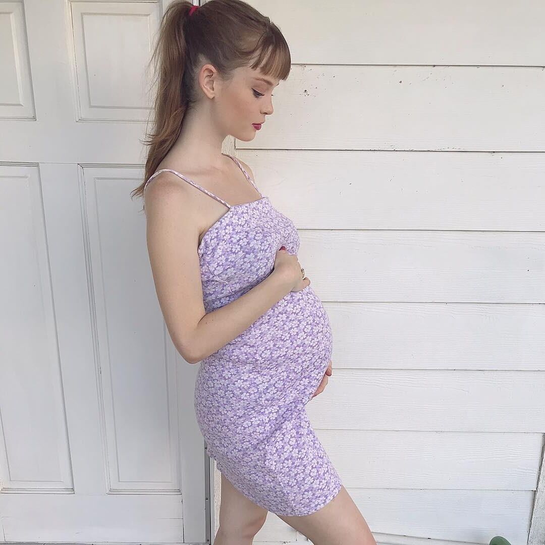 [Pregnant] young girl with twins