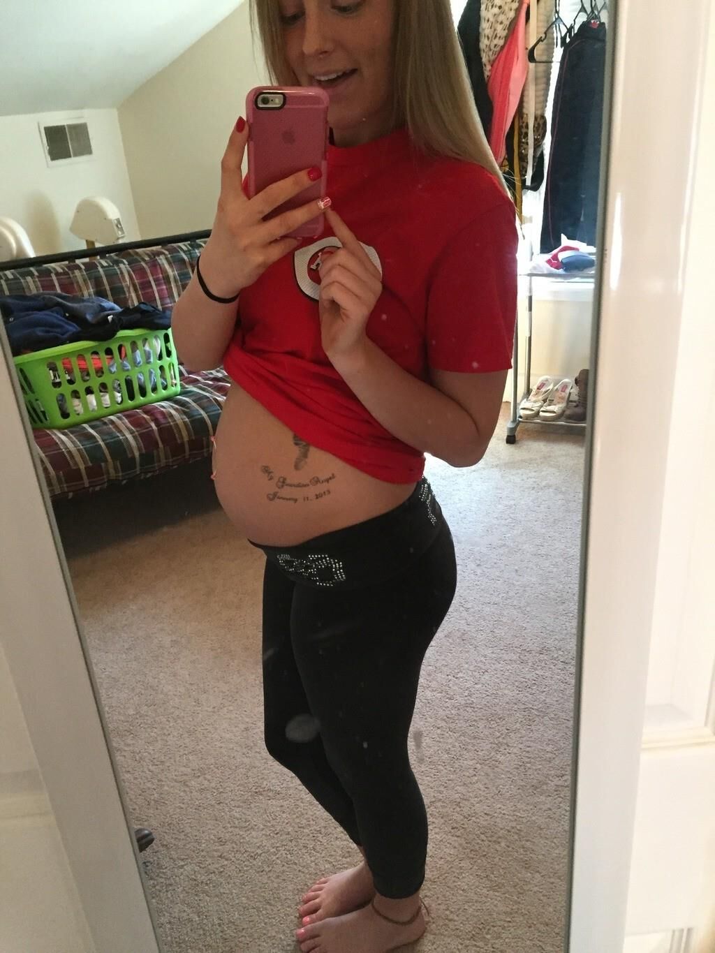 [Pregnant] selfies of a young blonde