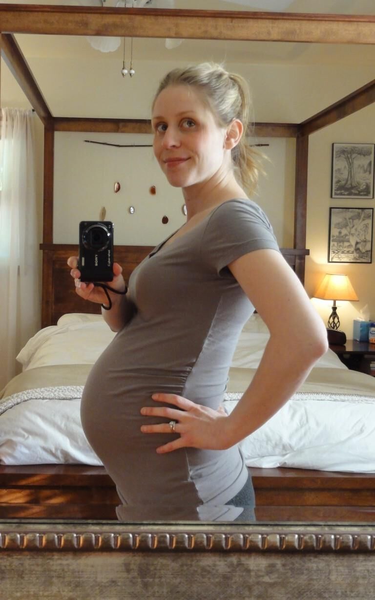 Mirror mirror on the wall, who's the sexiest preggo of them all?