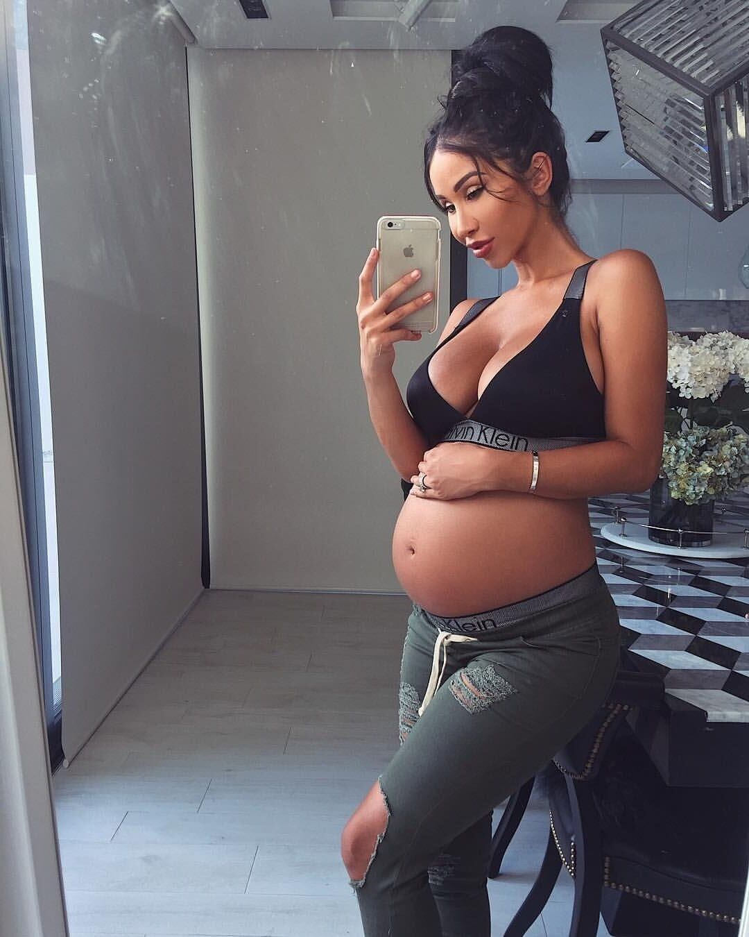 Mirror mirror on the wall, who's the sexiest preggo of them all?