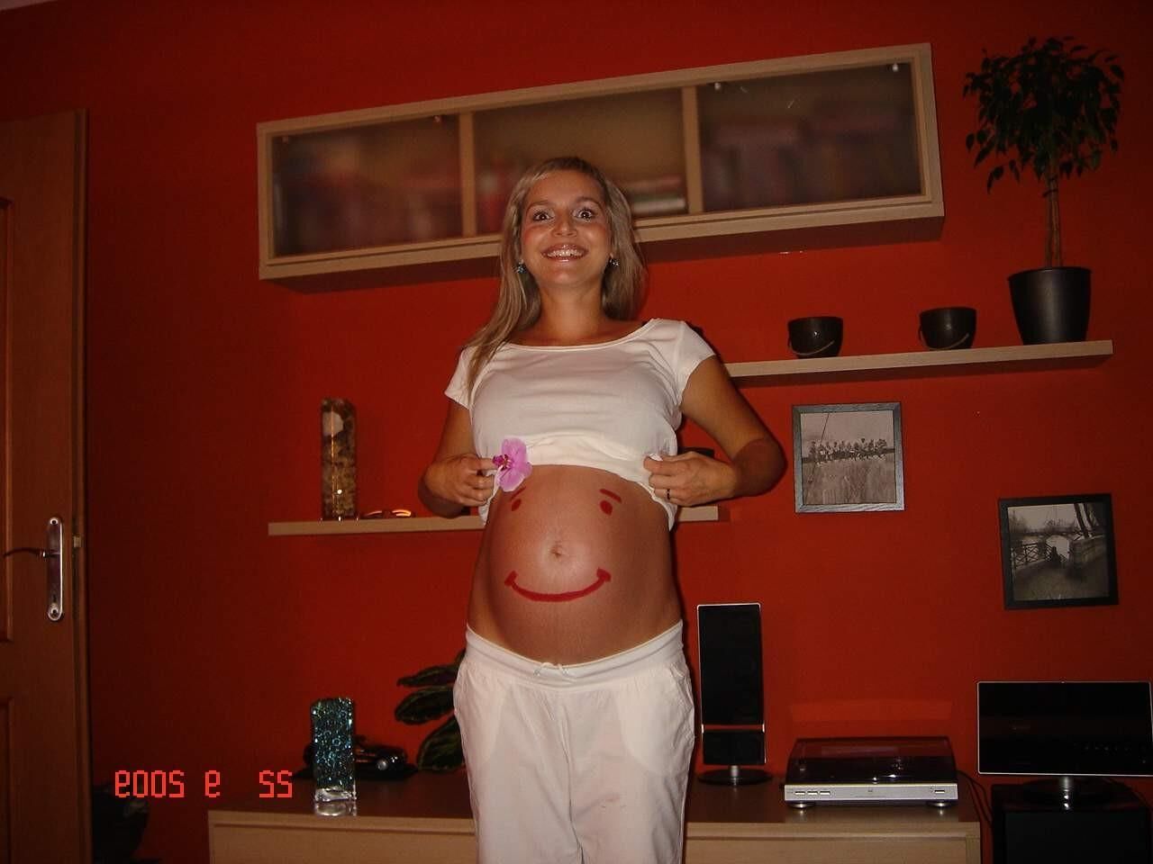 [Pregnant] Czech mom at home