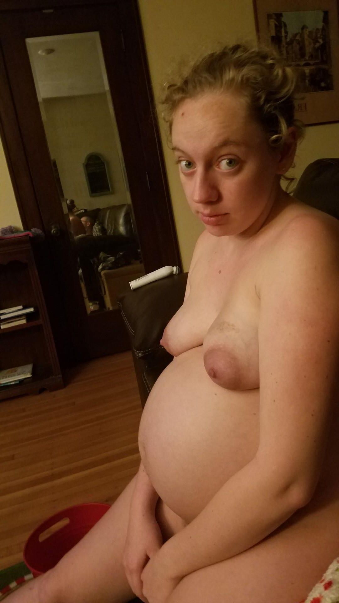 [Pregnant] young mom naked at home