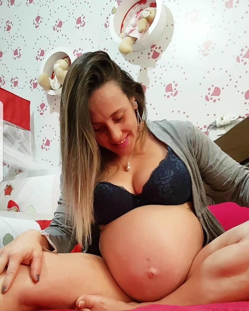 Hot amateur preggo mom Elaine at home non nude 2