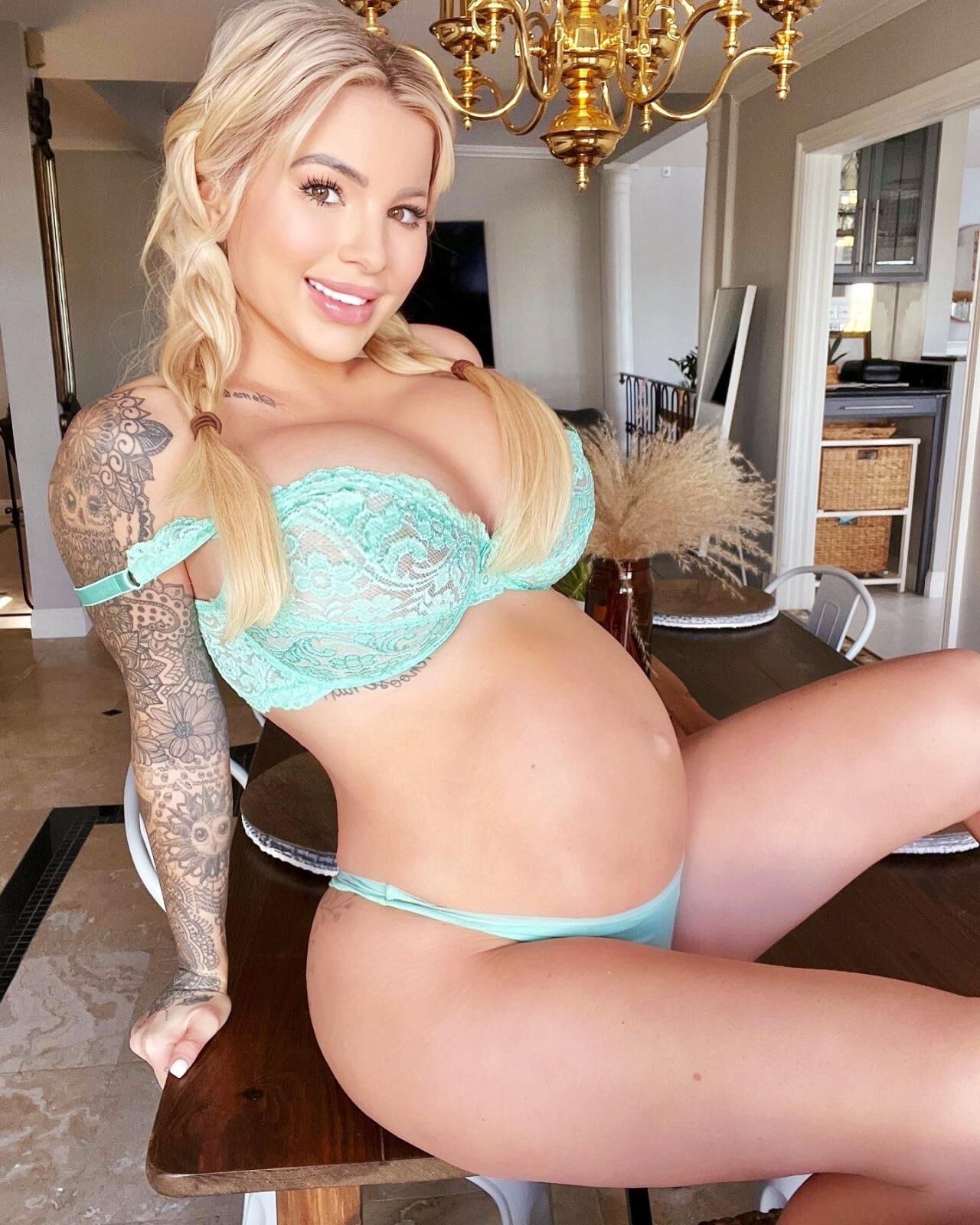 Pregnant Jessica is My favorite Instagram girl 