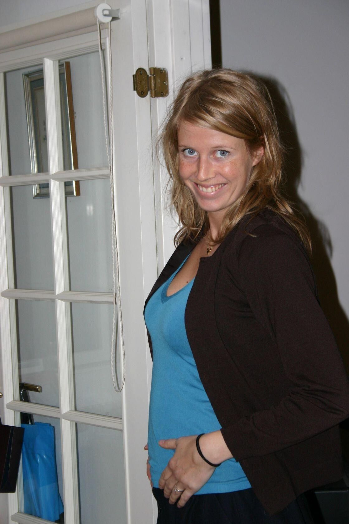 Hot pregnant amateur MILF