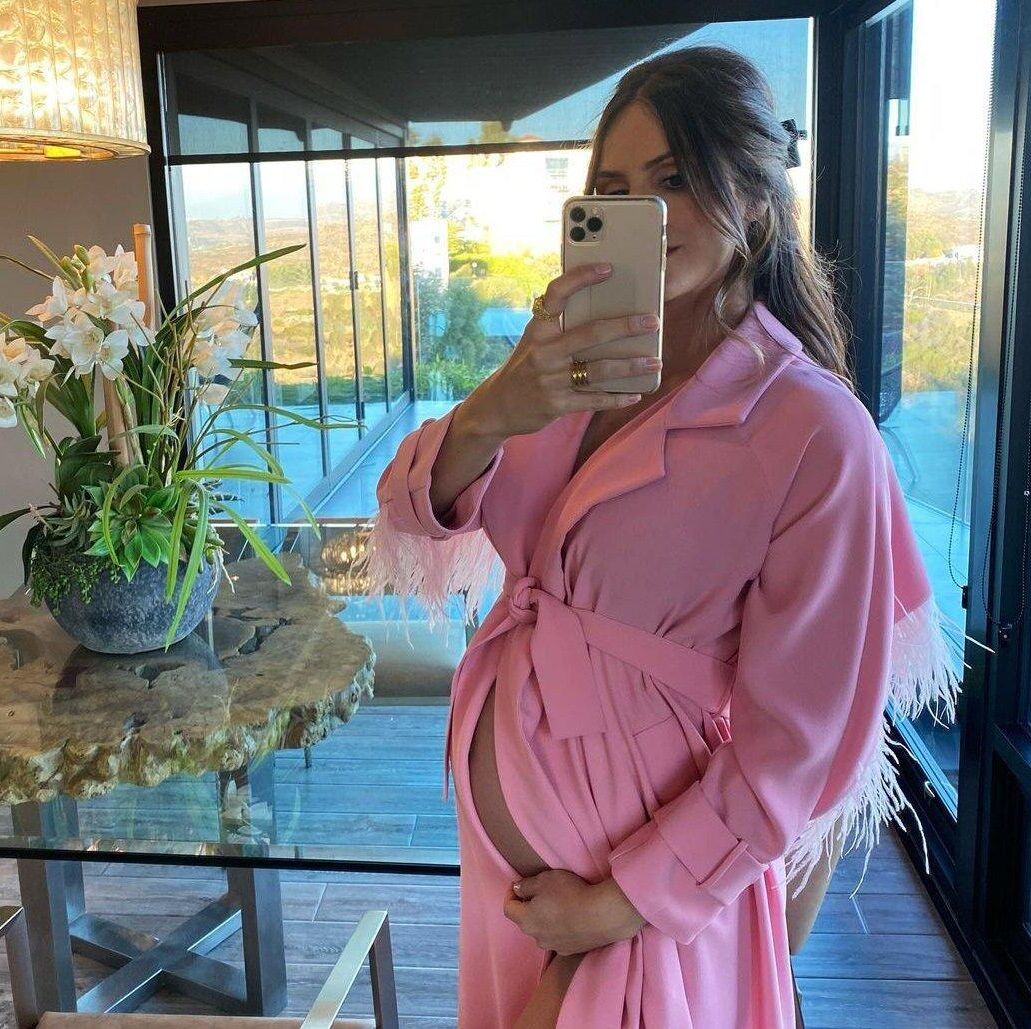 Mirror mirror on the wall, who's the sexiest preggo of them all?