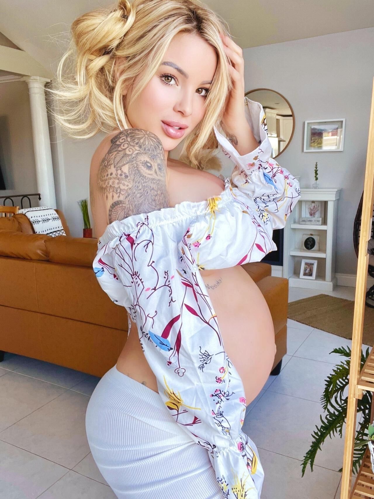 Pregnant Jessica is My favorite Instagram girl 