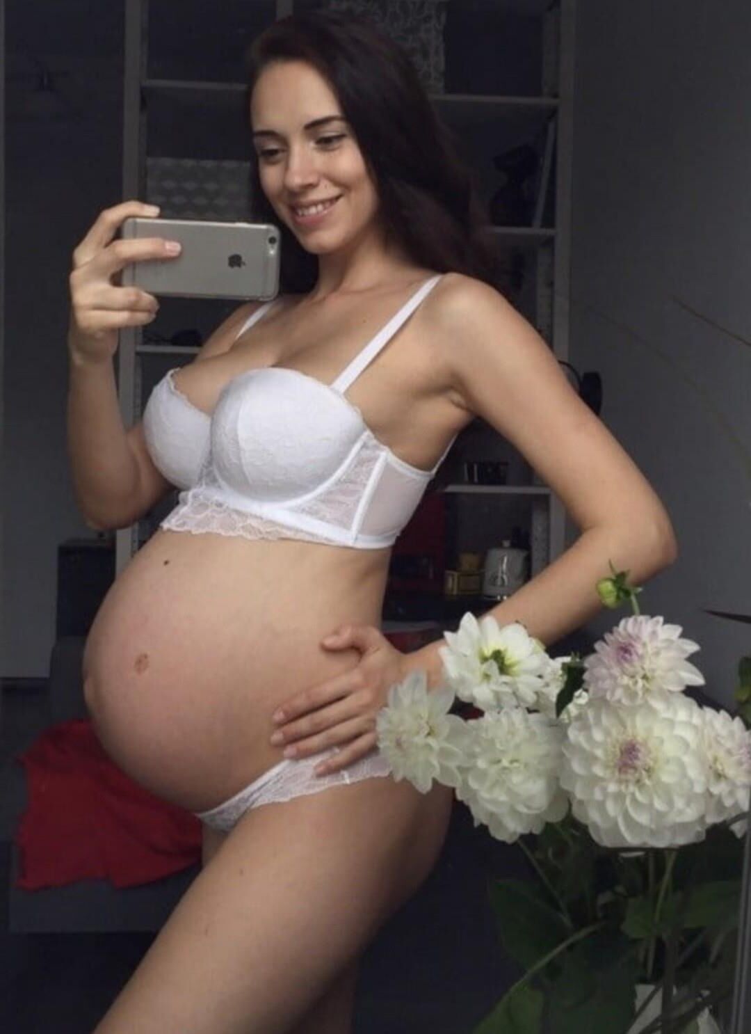 Mirror mirror on the wall, who's the sexiest preggo of them all?