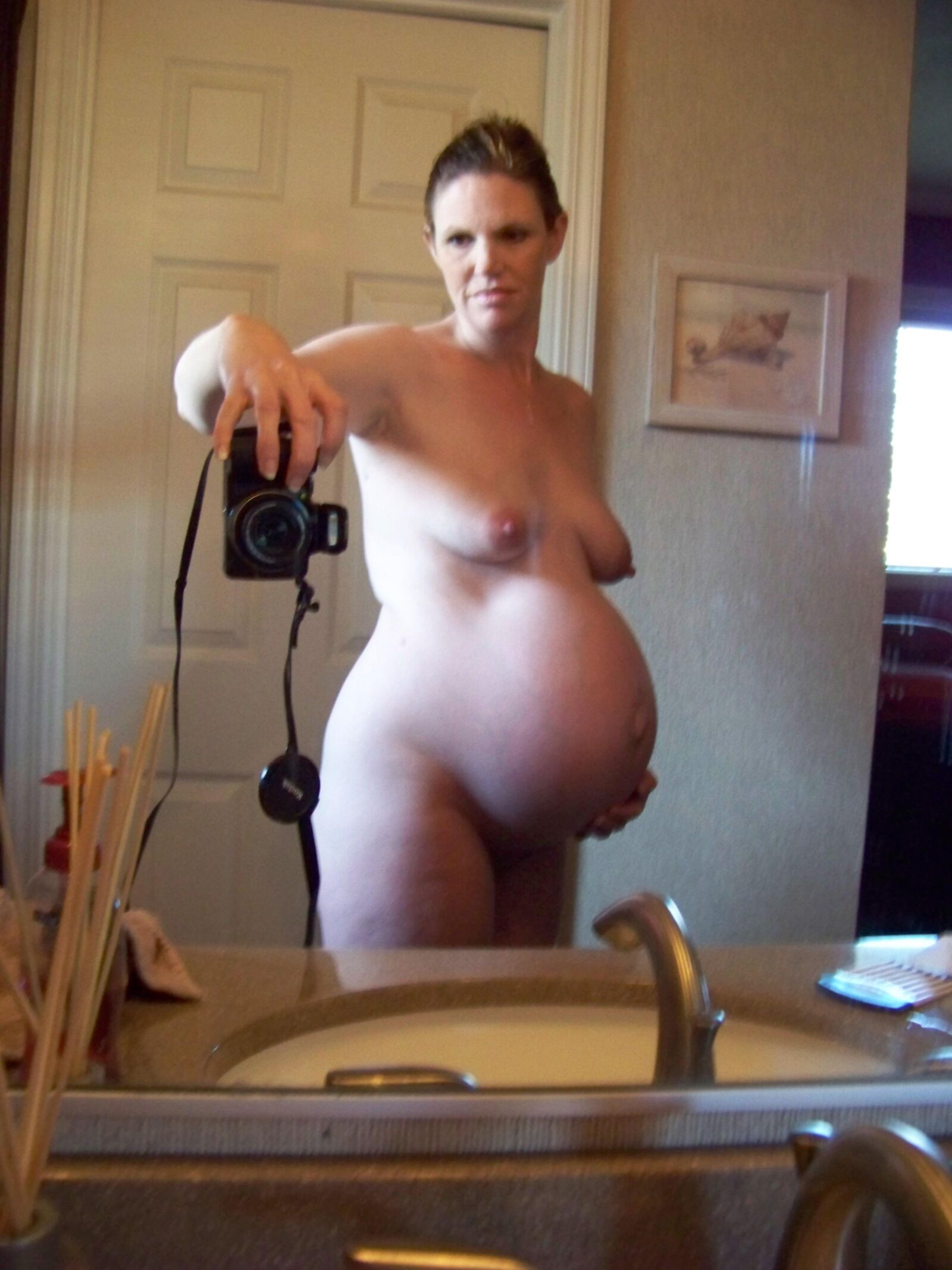 Mirror mirror on the wall, who's the sexiest preggo of them all?