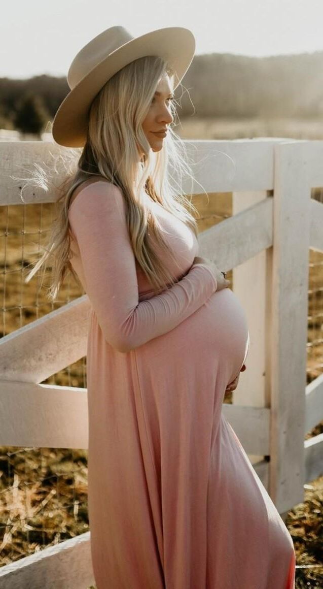 Pregnant Blonde Influencers 1