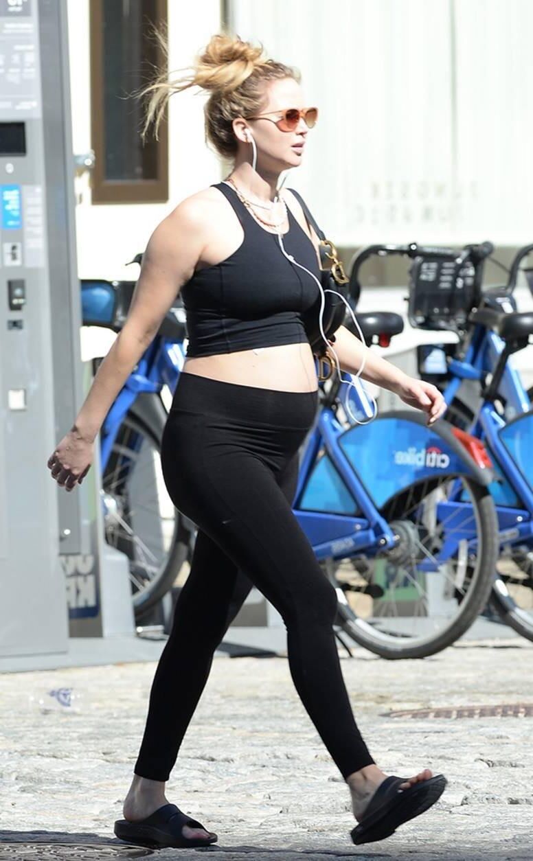 Sluty Jennifer Lawrence knocked up