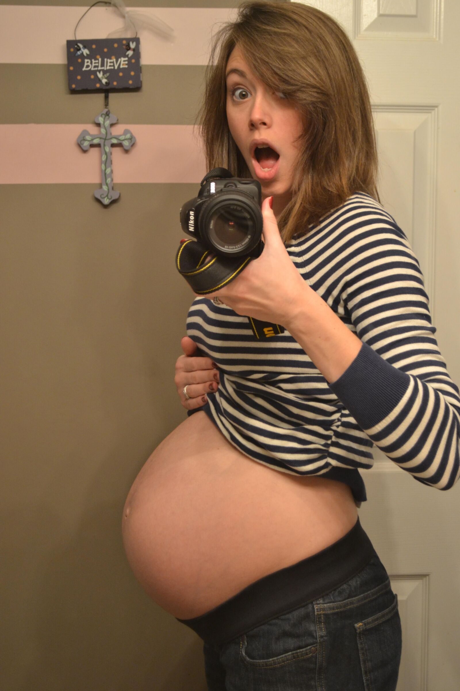 Mirror mirror on the wall, who's the sexiest preggo of them all?