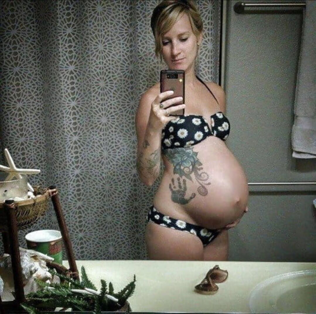 Mirror mirror on the wall, who's the sexiest preggo of them all?