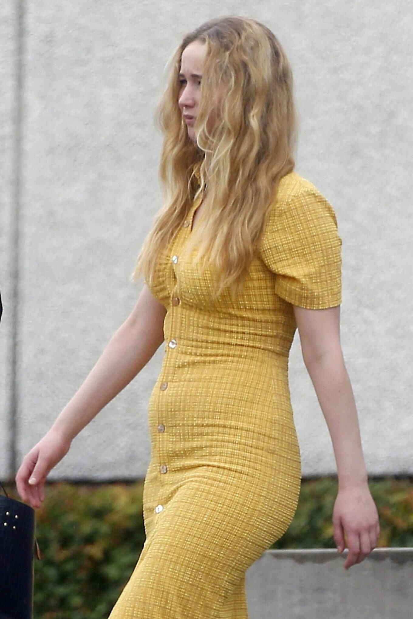 Jennifer Lawrence fat and fully pregnant 