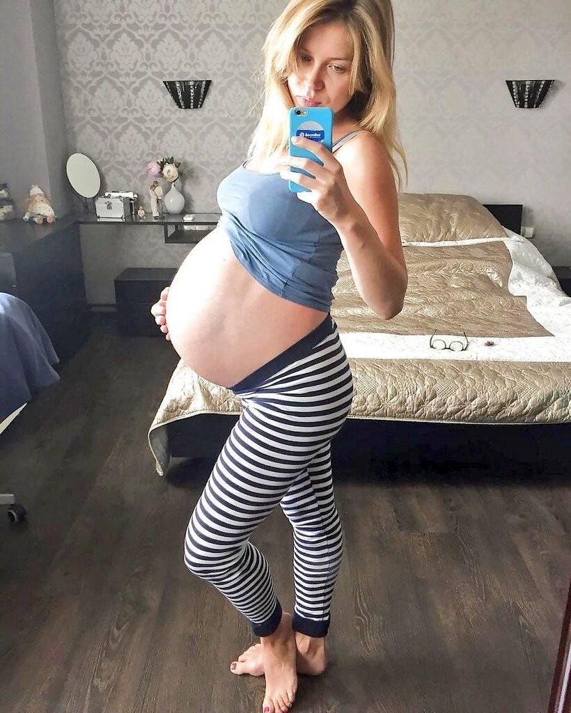 Mirror mirror on the wall, who's the sexiest preggo of them all?