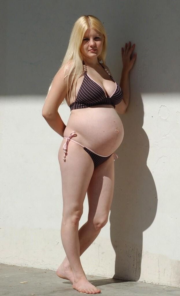 Pregnant in bikini