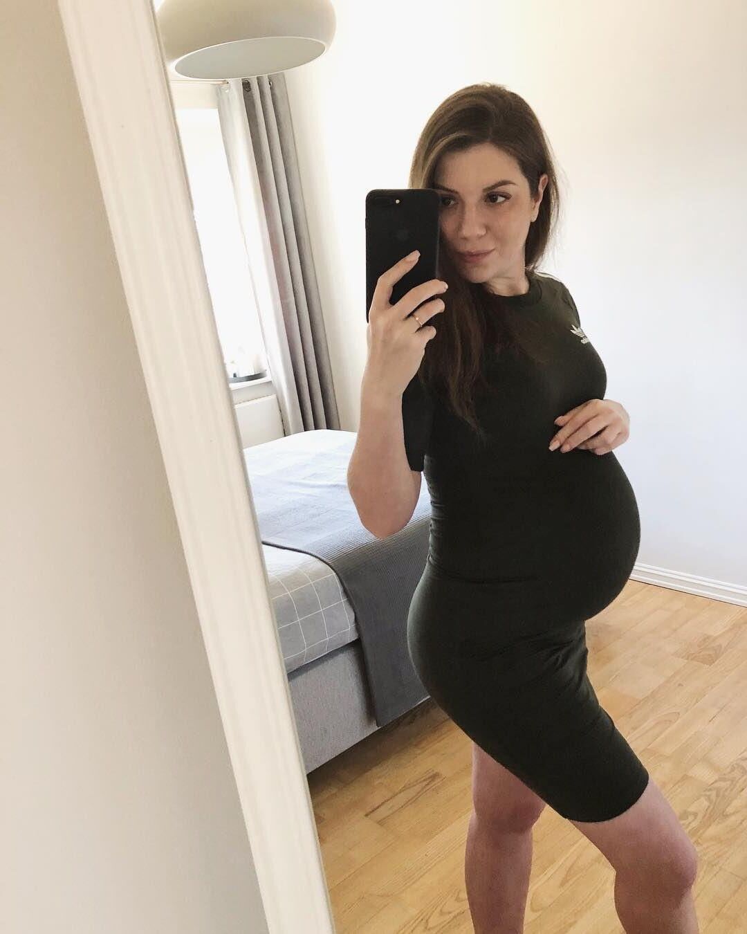 Mirror mirror on the wall, who's the sexiest preggo of them all?