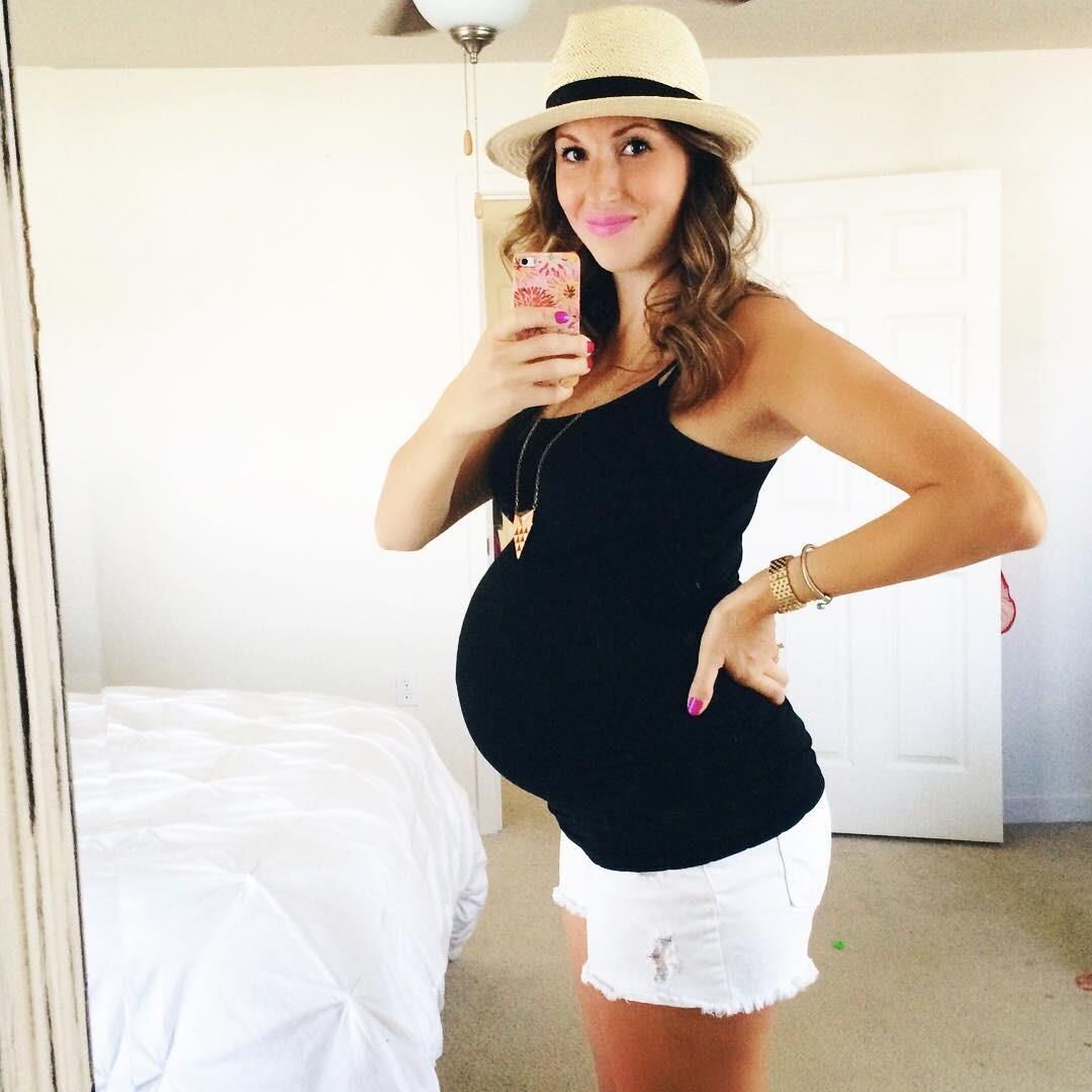 Mirror mirror on the wall, who's the sexiest preggo of them all?