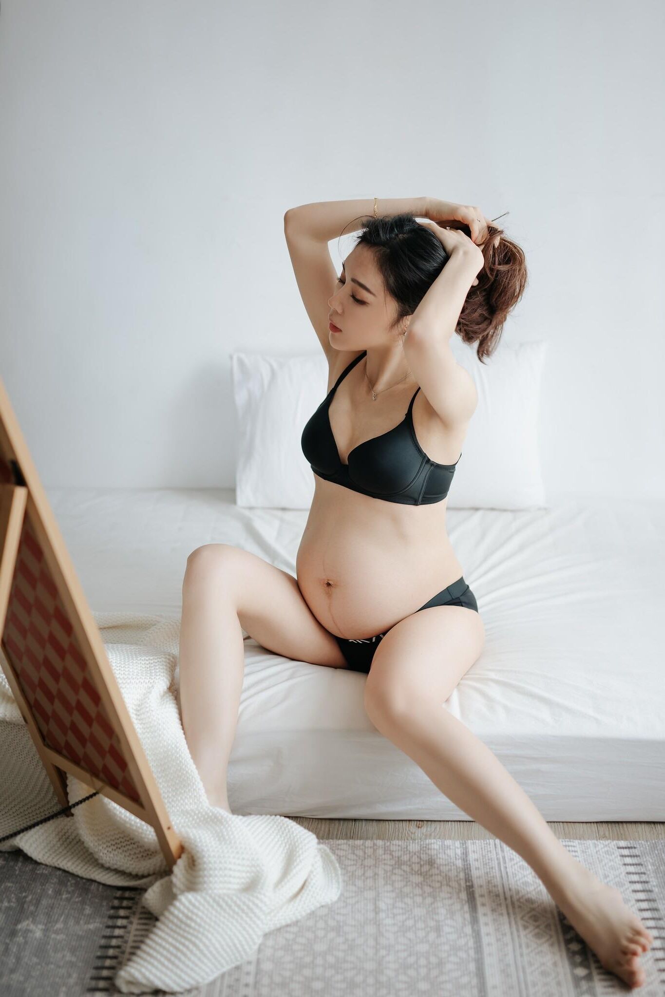 Pregnant Asian Women 3