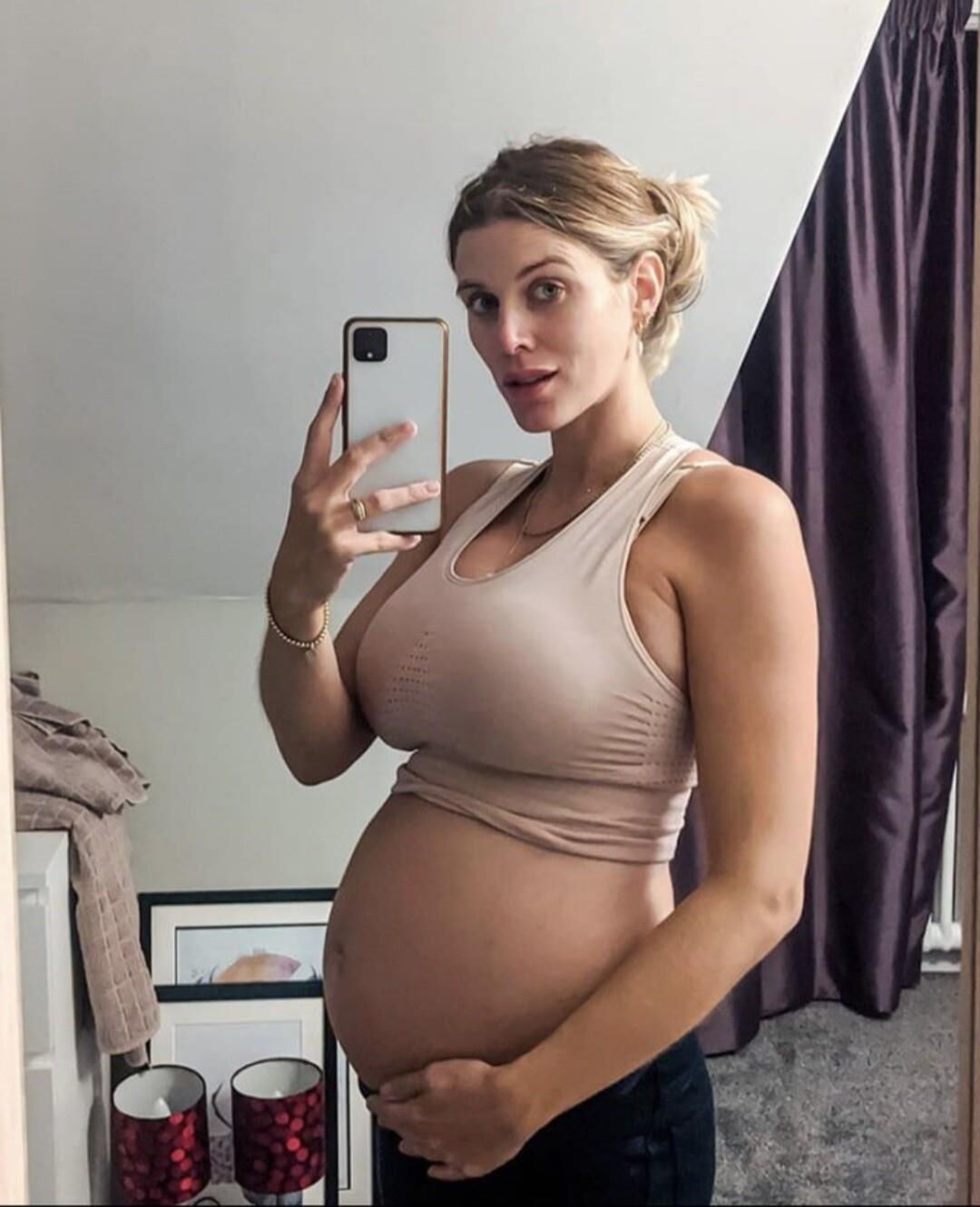 Mirror mirror on the wall, who's the sexiest preggo of them all?