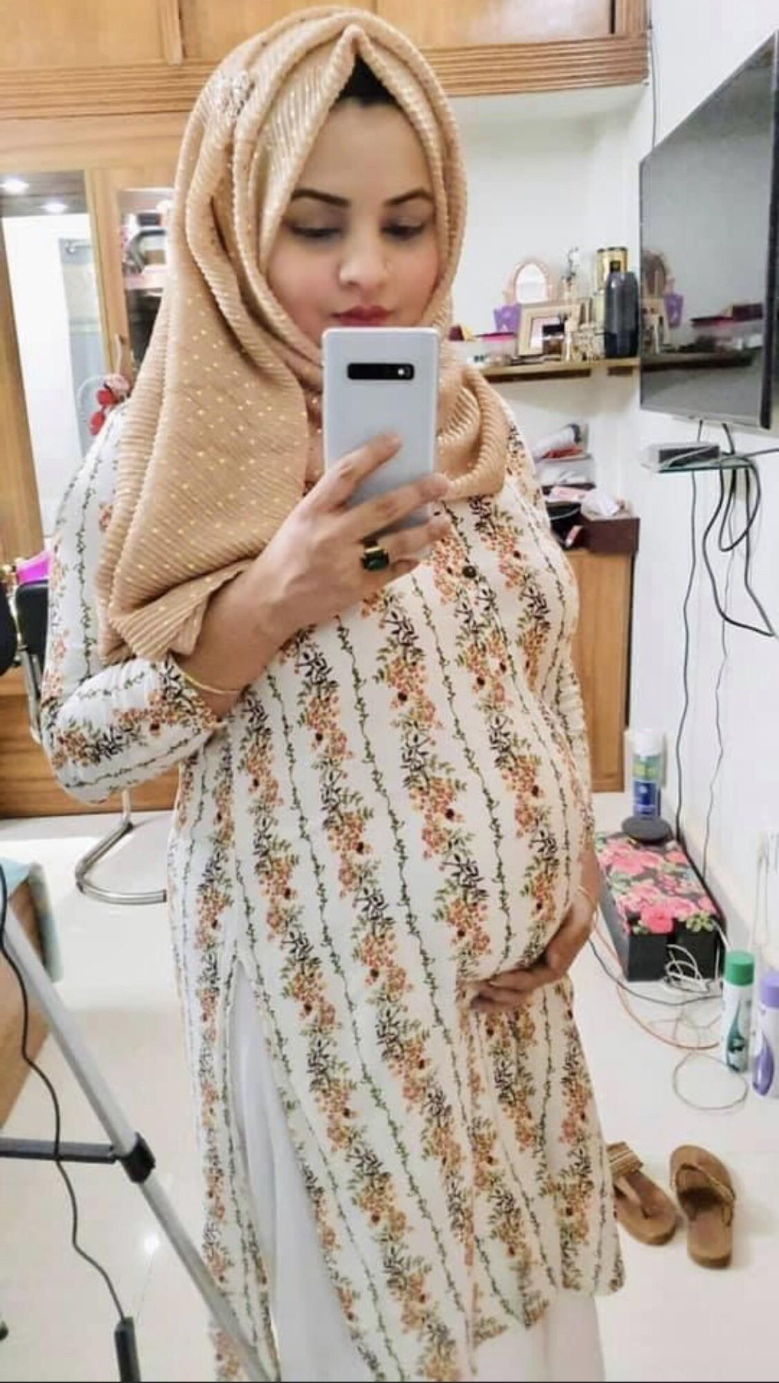 Pregnant hijabi milf