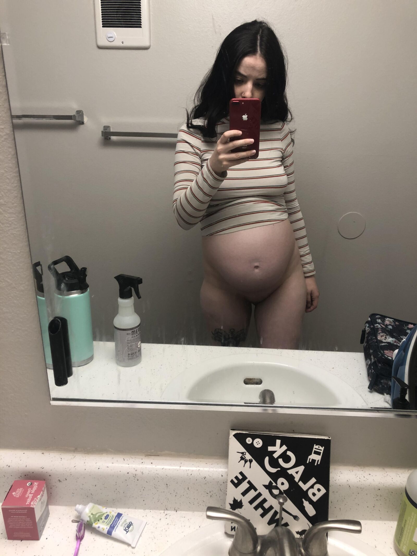 Mirror mirror on the wall, who's the sexiest preggo of them all?