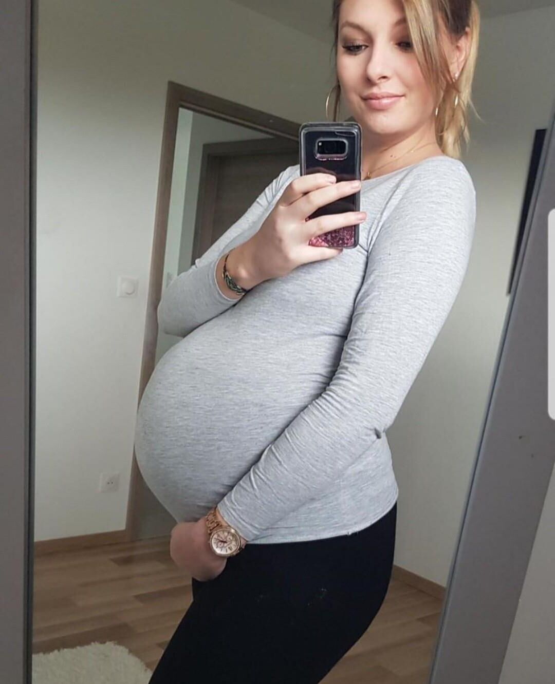 Mirror mirror on the wall, who's the sexiest preggo of them all?