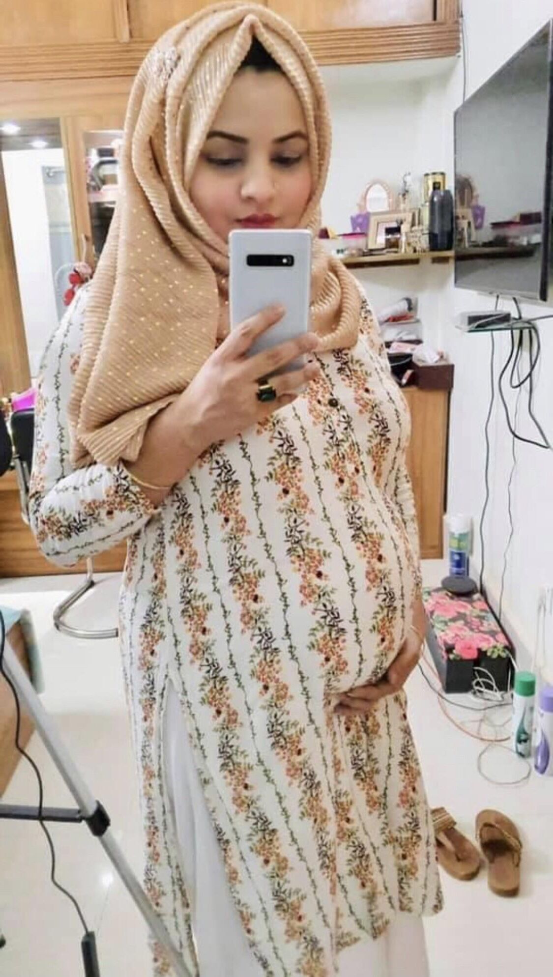 Pregnant hijabi milf