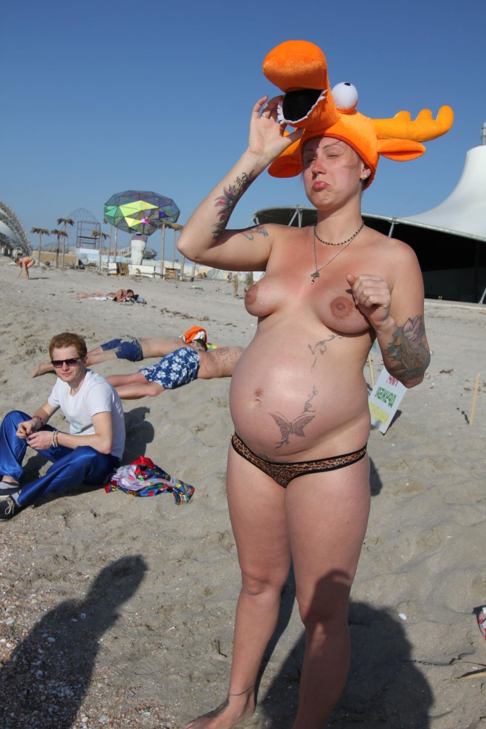 Pregnant nude on the beach 